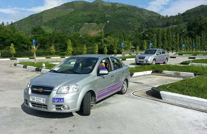 Bài 7. Ghép Xe Dọc Vào Nơi Đổ