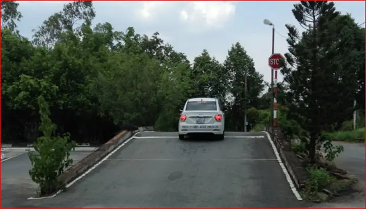 Bài 3: Dừng Xe Và Khởi Hành Ngang Dốc