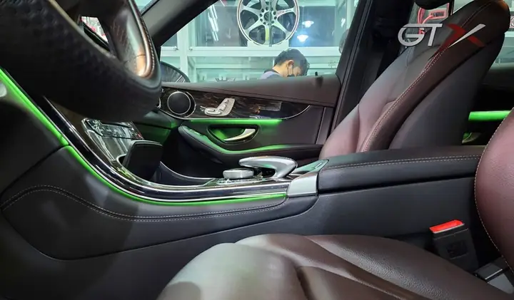 Lắp Đèn Viền Nội Thất Chính Hãng Mercedes