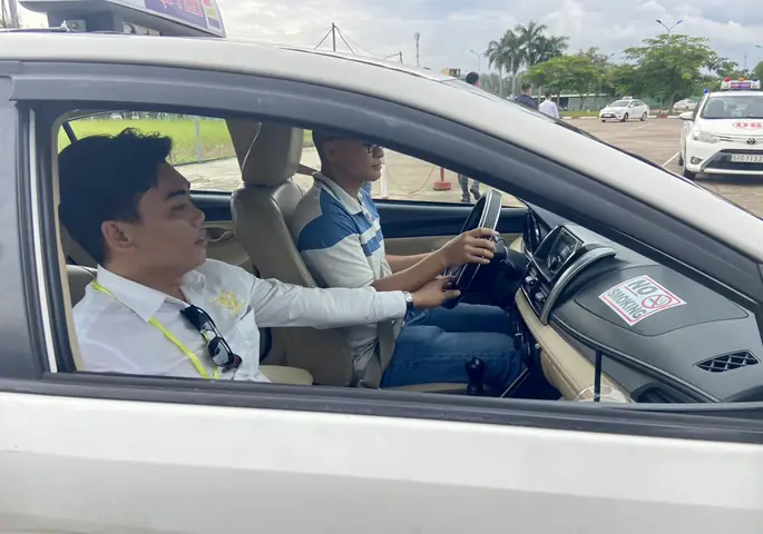 Học Lái Xe Ô Tô Ở Phú Yên: Kinh Nghiệm & Địa Chỉ Uy Tín