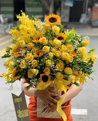 Góc Hoa Tươi Và Cây Cảnh Tại Chợ Sơn Hòa