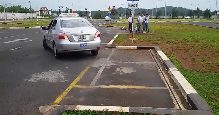 10. Ghép Xe Ngang Vào Chỗ Đỗ