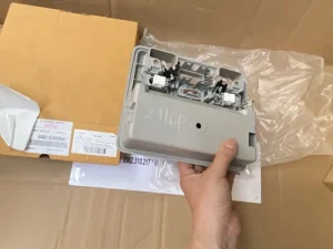 Hộp Đựng Kính Liền Đèn Trần Xe Mitsubishi Triton