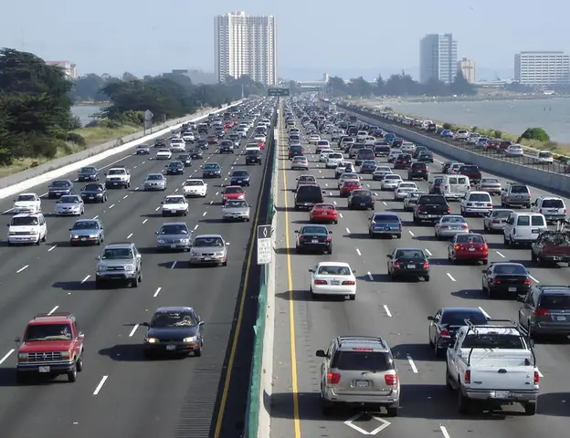 Cần Biết Giữ Tốc Độ Và Khoảng Cách Hợp Lí