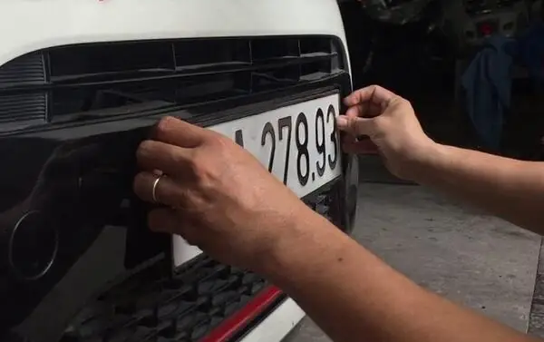 Một Số Lưu Ý Quan Trọng Khi Thực Hiện Cách Tháo Lắp Biển Số Xe Ô Tô