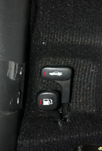 Nút Chức Năng Để Mở Nắp Bình Xăng Và Cốp Xe Hyundai Accent