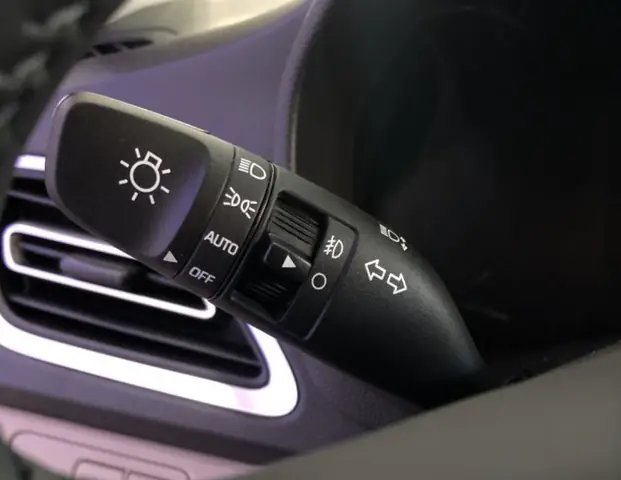 Phím Chức Năng Gạt Nước Và Đèn Trong Xe Hyundai Accent 2019