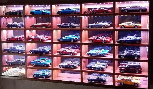 Kệ Trưng Bày Xe Ô Tô: Hướng Dẫn Chọn Mua Và Thiết Kế Chuẩn Chuyên Gia