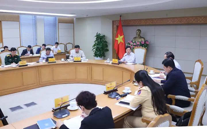 (chinhphu.vn) - Chiều 11/11, Phó Thủ Tướng Trần Hồng Hà Chủ Trì Cuộc Họp Nghe Báo Cáo, Cho Ý Kiến Đối Với Dự Thảo Quyết Định Của Thủ Tướng Chính Phủ Về Lộ Trình Áp Dụng Quy Chuẩn Kỹ Thuật Quốc Gia Đối Với Khí Thải Xe Ô Tô Tham Gia Giao Thông Đường Bộ (lộ Trình).