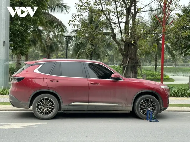 Khoa Banh Xe O To Do Sai Quy Dinh O Khu Do Thi, Chung Cu Co Dung Phap Luat Hinh Anh 1