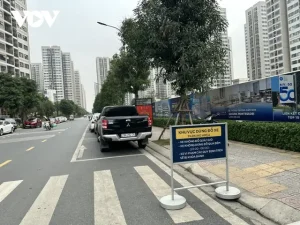 Khoa Banh Xe O To Do Sai Quy Dinh O Khu Do Thi, Chung Cu Co Dung Phap Luat Hinh Anh 3