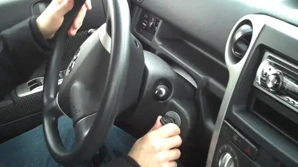 Xe Ô Tô Không Đề Được Kêu Tạch Tạch: Nguyên Nhân & Cách Khắc Phục