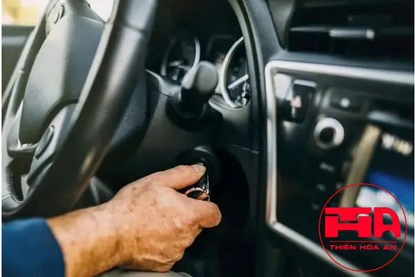 Xe Ô Tô Không Đề Được Kêu Tạch Tạch: Nguyên Nhân & Cách Khắc Phục