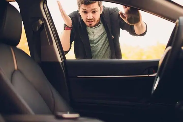 Lỗi Không Khóa Được Cửa Xe Ô Tô: Nguyên Nhân Cách Khắc Phục