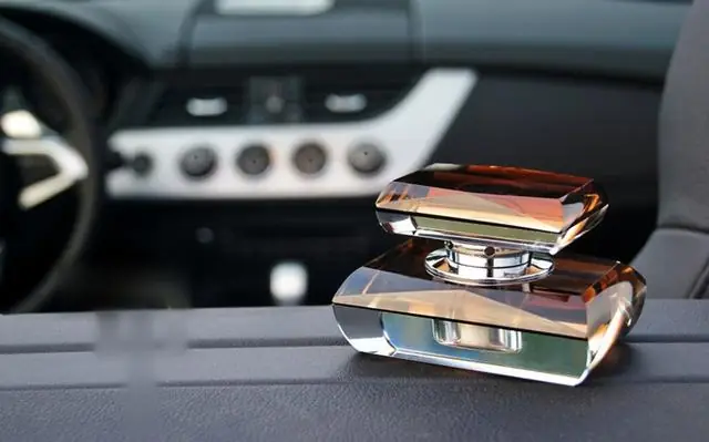 Lựa Chọn Sản Phẩm Khử Mùi Dầu Trong Xe Ô Tô An Toàn Và Hiệu Quả