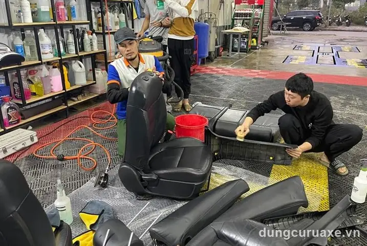 Vệ Sinh Toàn Bộ Nội Thất Xe Ô Tô