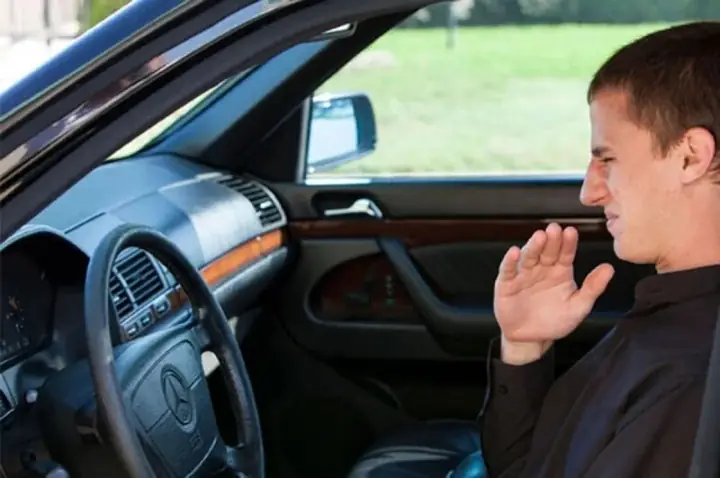 Nguyên Nhân Xe Ô Tô Mới Mua Có Mùi