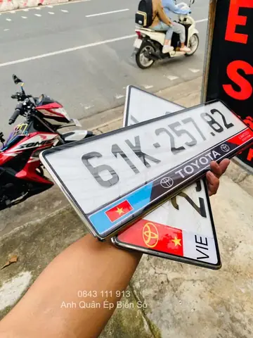 Khung Biển Số Xe Ô Tô Châu Âu