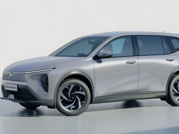 Kích thước VinFast VF 8 Limo Green ảnh hưởng đến trải nghiệm lái và không gian nội thất như thế nào?