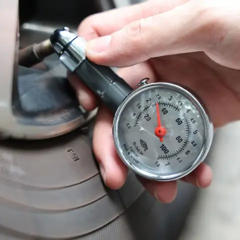 Cách Kiểm Tra Áp Suất Lốp Xe