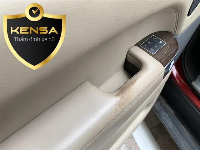 Chi Tiết Hao Mòn Như Vô Lăng, Cần Số, Ghế Tài, Tay Nắm Cửa