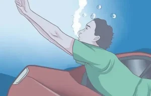 Xe Ô Tô Rơi Xuống Nước Bị Chìm