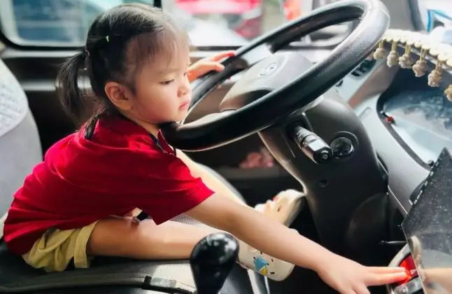 Kỹ Năng Thoát Hiểm Trên Xe Ô Tô?