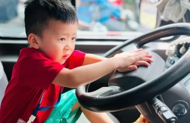 Kỹ Năng Thoát Hiểm Trên Xe Ô Tô?