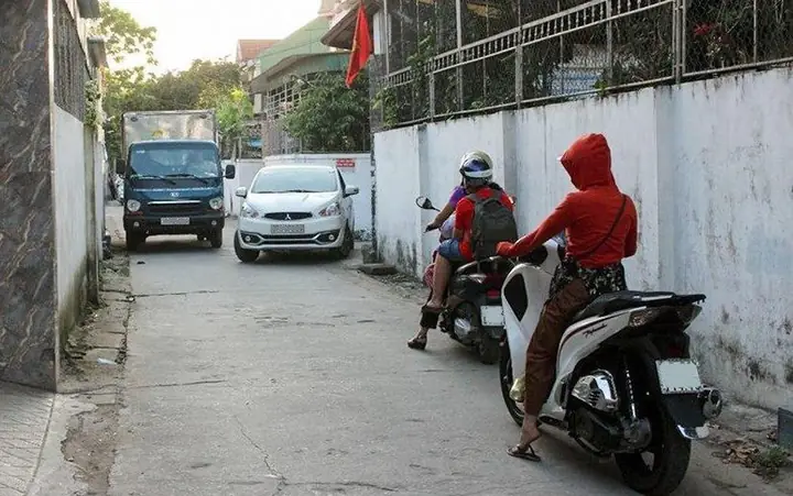 Nhường Đường Khi Lái Xe Từ Đường Chật Hẹp