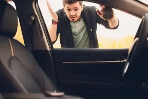 Cách Mở Cửa Xe Ô Tô Từ Bên Ngoài Ghế Người Lái