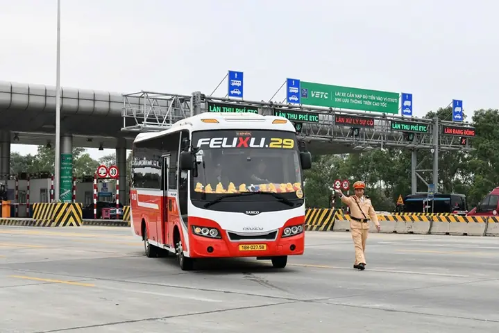 Lái Xe Ô Tô Chở Khách