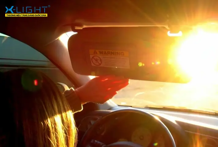 Lái Xe Ô Tô Dưới Nắng Nóng