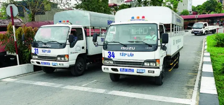 Lái Xe Ô Tô Hạng C: Hướng Dẫn Chi Tiết Từ A Đến Z Cho Người Mới Bắt Đầu