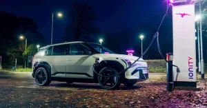 Làm Gì Khi Bị Vạch Xe Ô Tô: Hướng Dẫn Xử Lý An Toàn & Bảo Vệ Xế Yêu