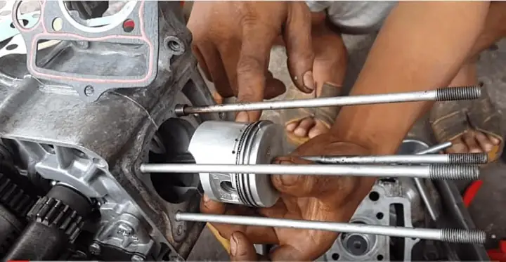 Làm Lại Hơi Xe Ô Tô: Khi Nào Cần, Quy Trình Thực Hiện Và Chi Phí