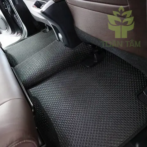 Những Nguyên Nhân Khiến Cho Thảm Ô Tô Lấm Bẩn, Có Mùi Khó Chịu