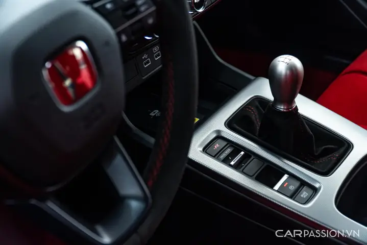 Kỹ Năng Lái Ô Tô: Làm Thế Nào Để Lái Xe Số Sàn Mượt Mà Không Bị Giật