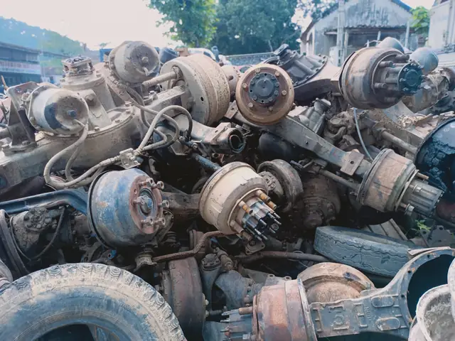 Trục Xe Được Tập Kết Riêng Để Tái Sử Dụng Hoặc Bán Phế Liệu. Ảnh: Tiến Đông