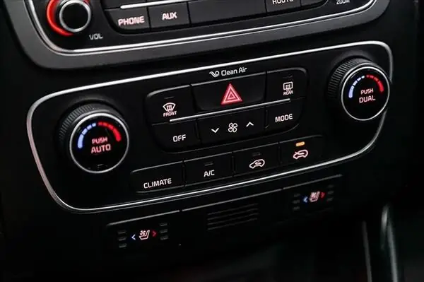 Chế Độ Lấy Gió Ngoài Trên Xe Ô Tô Là Gì?