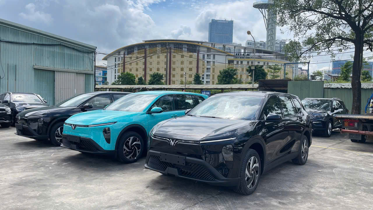 Các Yếu Tố Ảnh Hưởng Đến Giá Lăn Bánh Của VinFast Limo Green