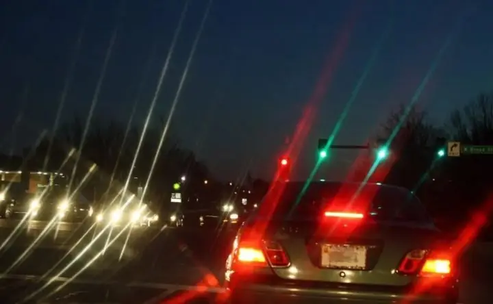 Loạn Thị Có Lái Xe Ô Tô Được Không? Giải Đáp Chi Tiết