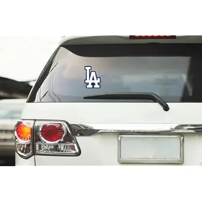 Hướng Dẫn Chọn Và Dán Logo Mu Lên Xe Ô Tô Đẹp, An Toàn, Không Bị Phạt