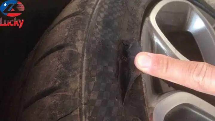 Lốp Xe Ô Tô Bị Chém