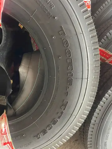 Lốp Xe Ô Tô Cũ Có Ảnh Hưởng Đến An Toàn Khi Lái Xe Không?