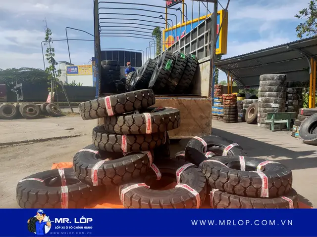 Vỏ Lốp Xe Ô Tô Nặng Bao Nhiêu Kg? Có Ảnh Hưởng Đến Xe Không?