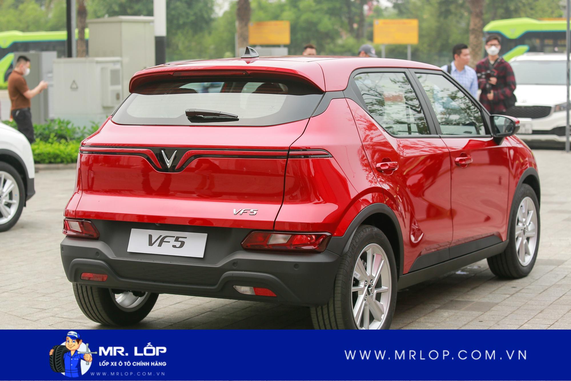 Yếu Tố Ảnh Hưởng Đến Giá Lốp Xe VF5: Hiểu Để Mua Được Giá Tốt Nhất