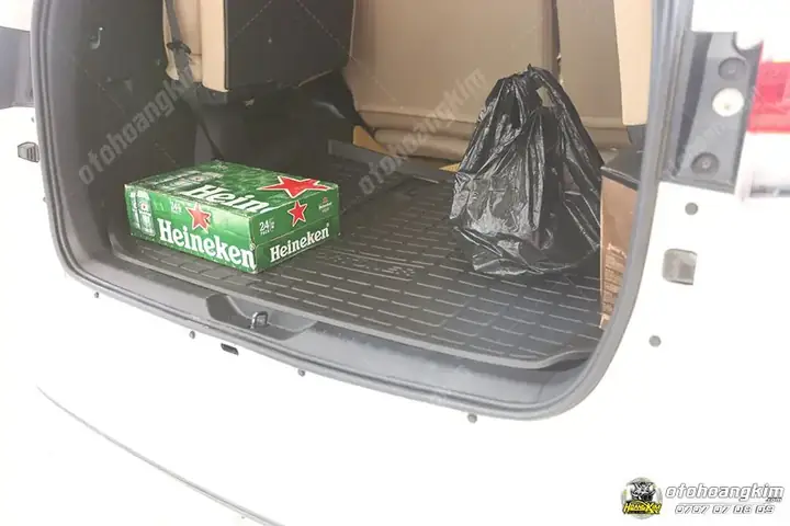 B. Lót Cốp Nhựa Dễ Vệ Sinh