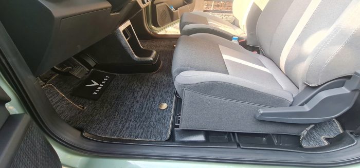 Lót Sàn VF3 Chất Liệu Gì Tốt Nhất? So Sánh Chi Tiết Về Độ Bền, An Toàn, Thẩm Mỹ