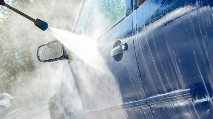 Không Rửa Xe Khi Động Cơ Xe Còn Nóng