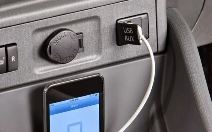 Cách Kết Nối Điện Thoại Với Màn Hình Ô Tô Bằng Cáp Usb